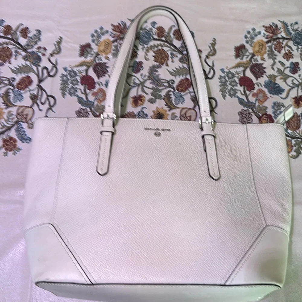 Michael Kors MK Aria Medium White Leather Tote with Silver Hardware EUC